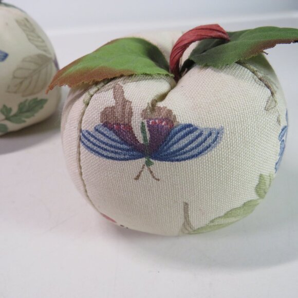VTG Fabric Covered (3) Apples Light Taupe or Off White color background - Picture 8 of 13